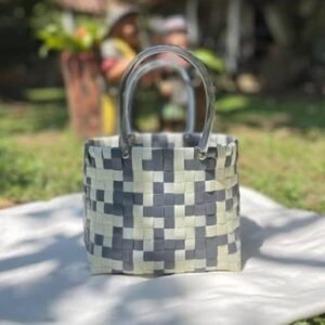 Bolso artesanal tejido a mano en zuncho