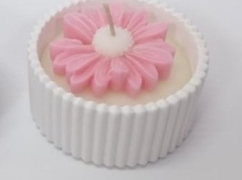 Vela flor rosada hecha a mano